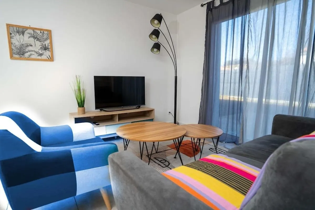 La Maison Turquoise Giroussens 0*,  Frankrijk
